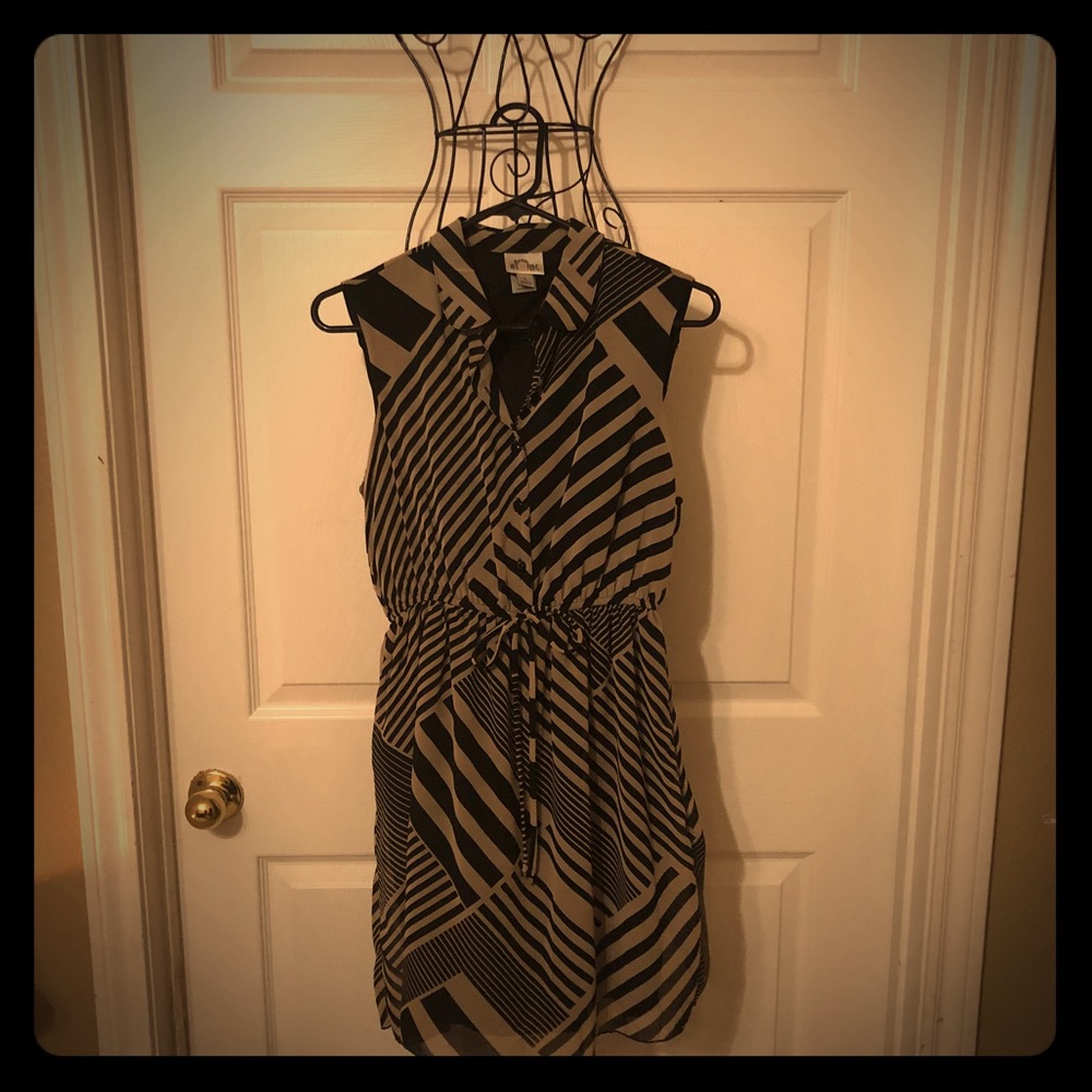 Pictures just don’t do this Dress justice.